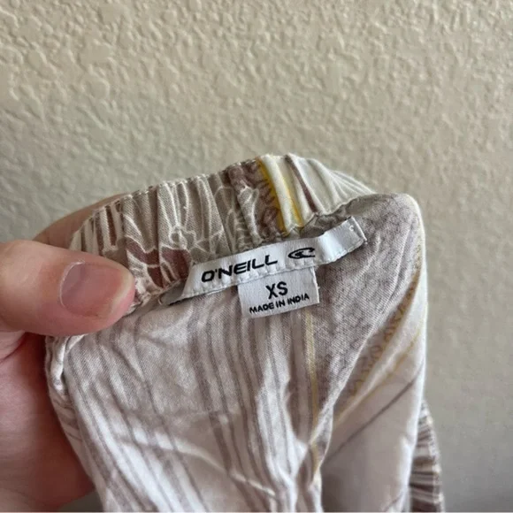 O'Neill Adalyn Off the Shoulder Floral Neutral Blouse Women's Size XS - Picture 8 of 10